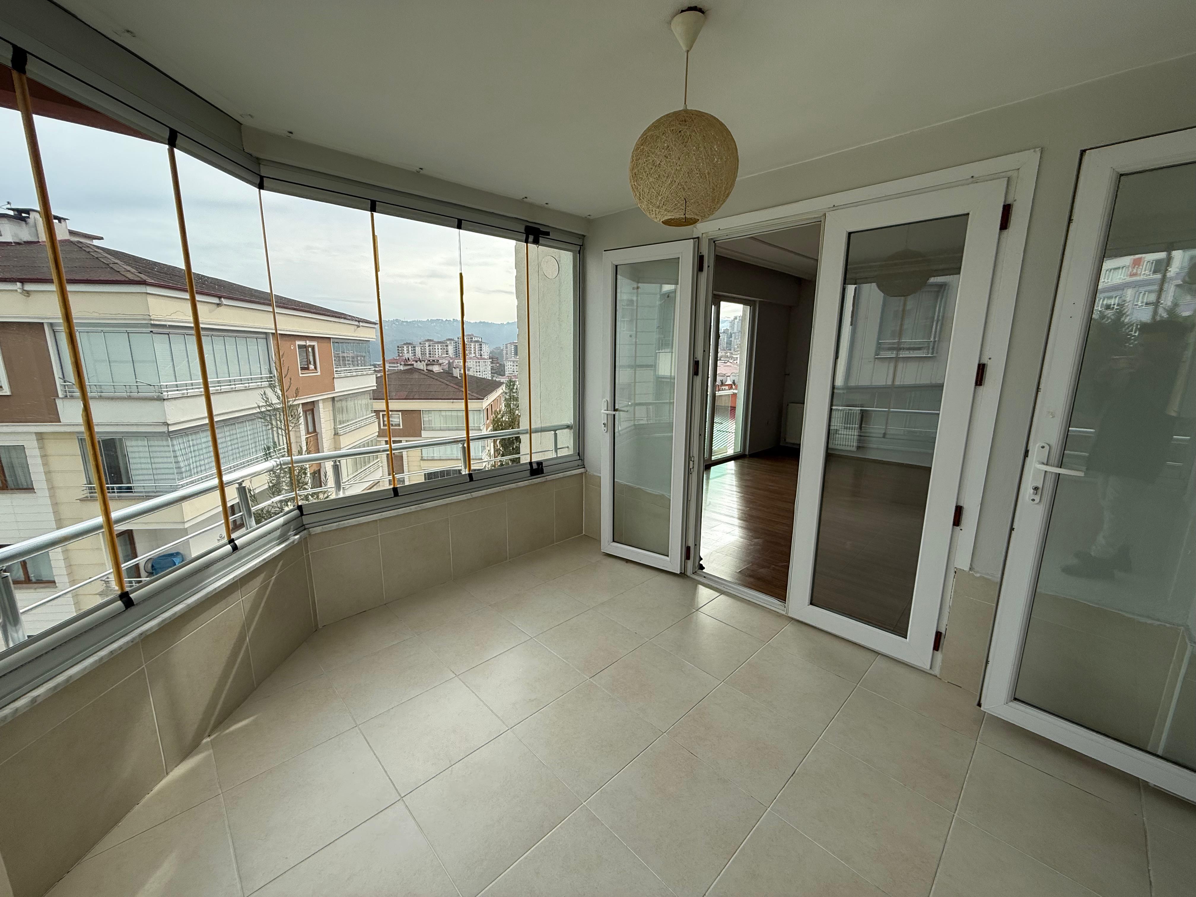 ÇUKURÇAYIR'DA 3+1 KİRALIK DAİRE